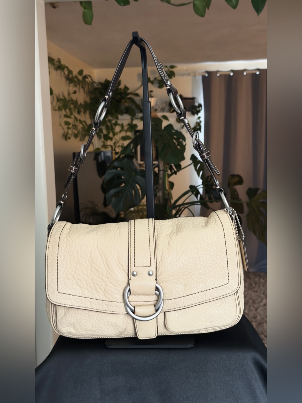 VTG Coach Chelsea Soho Cream Pebbled Leather Buckle Flap Shoulder Bag Y2K F10893